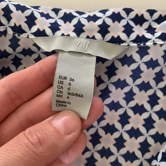 💚 H&M pajama style top - Picture 3 of 4